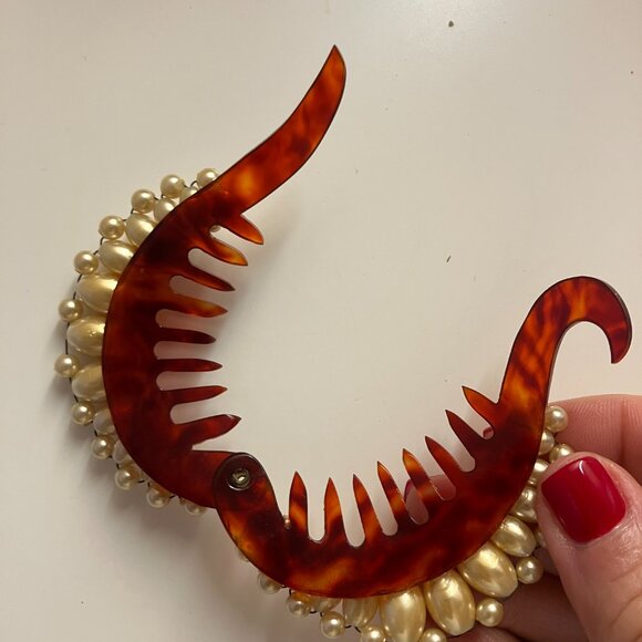 Trending Vintage Pearl and Tortoiseshell hair piece - perfect condition